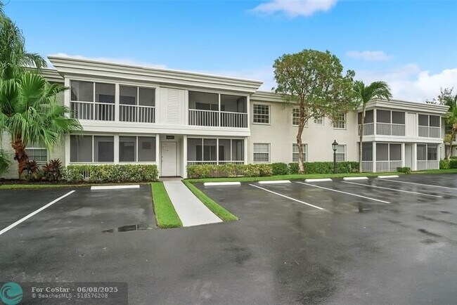 Foto del edificio - 6211 Bay Club Dr