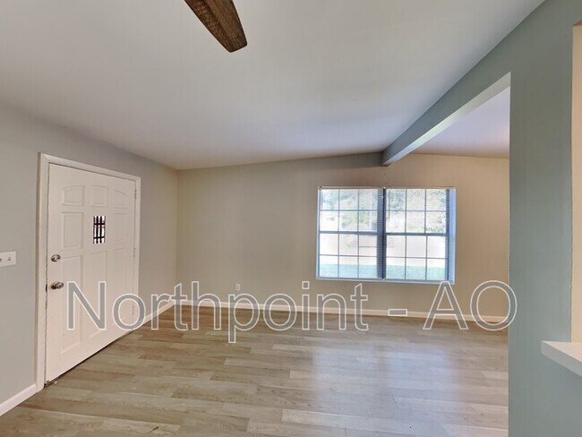 Building Photo - 1053 Le Brun Dr