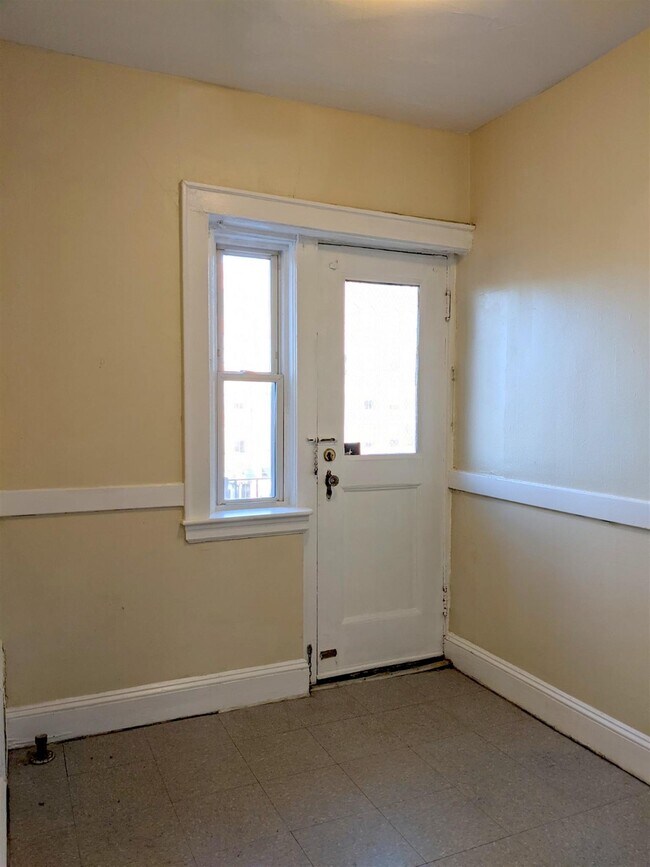 Foto del edificio - 16 Cogswell Ave