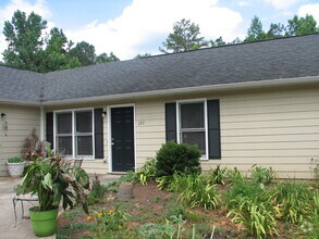 Building Photo - 120-122 Fair Oaks Dr