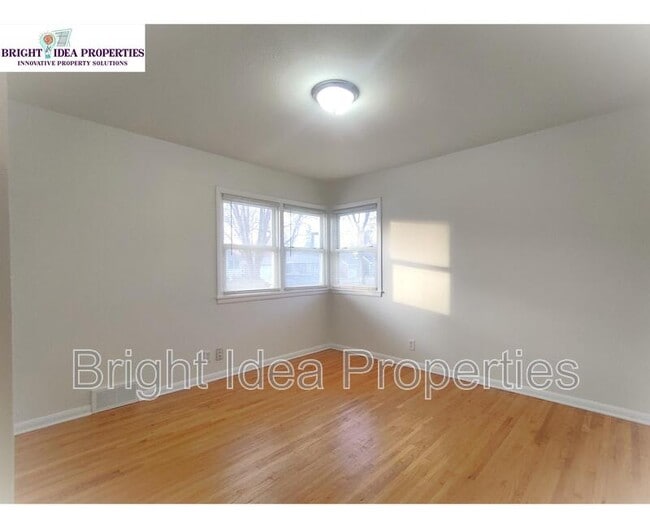 Building Photo - 4818 Hampshire Ave N