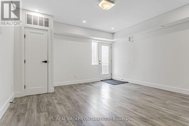 Building Photo - 1088 Avenue Rd