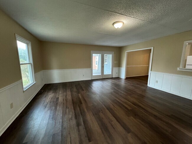 Building Photo - BELOW MARKET RENT!