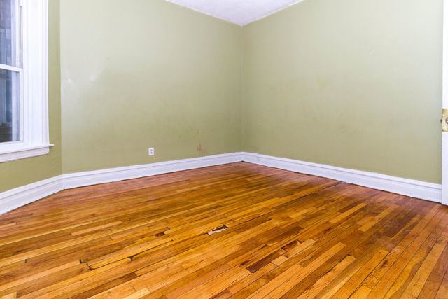 Interior Photo - 6022-24 S Eberhart Ave