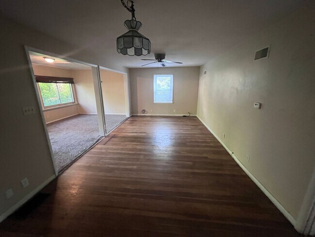 Foto del edificio - 4 Bedroom 2 Bath on Campus