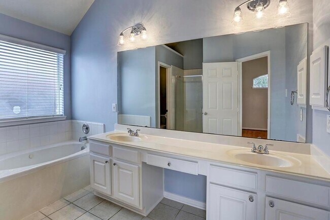 Building Photo - 7831 Autumn Hollow Ln