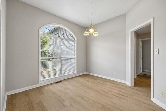 Foto del edificio - 3708 Kendra Ct N
