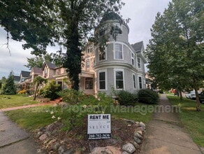 Building Photo - 1025 Crescent Ave