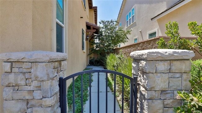 Building Photo - 2832 E Clementine Dr