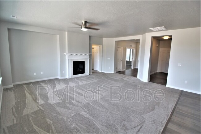 Building Photo - 13448 Deodar St