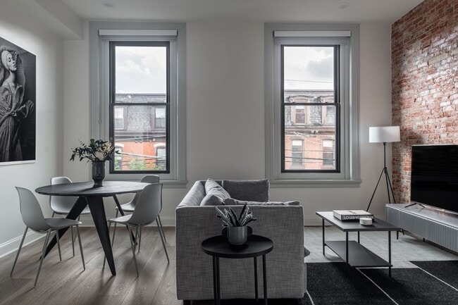 Building Photo - 3927 Pine St