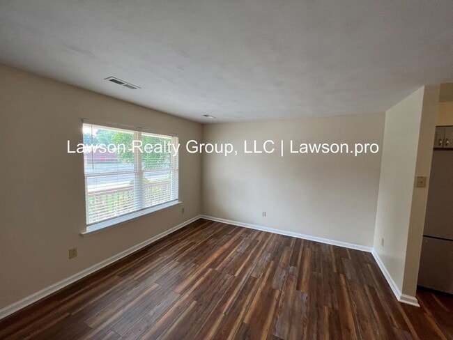 Building Photo - 7th St 306-8