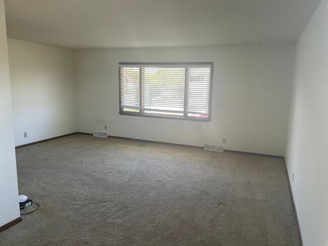 Foto del edificio - 2940 Leeway Dr