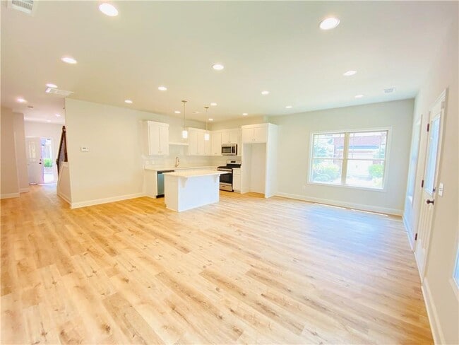 Building Photo - 1101 N Village Dr