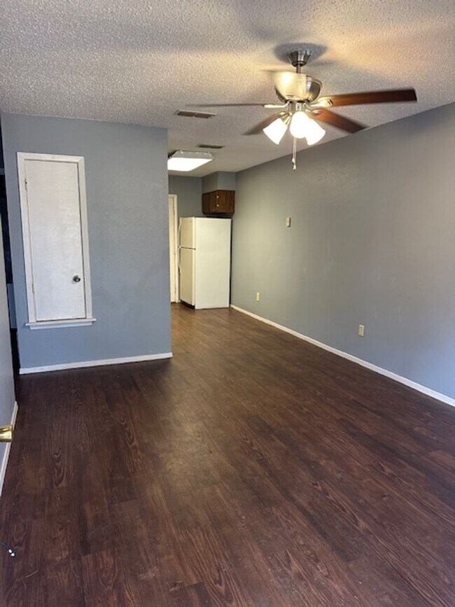 Foto del edificio - 406 Kearley Dr