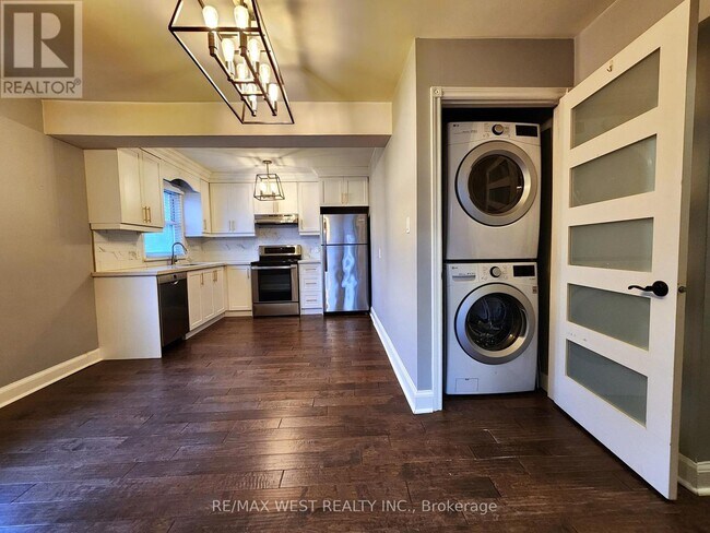 Photo du bâtiment - 134 Harmony Rd S