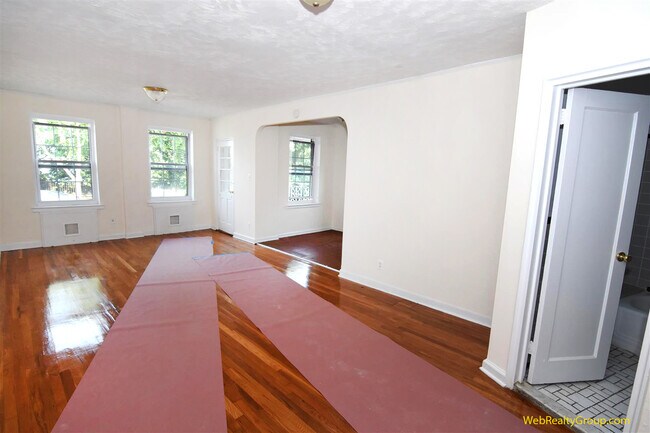 Building Photo - 7019 Shore Rd