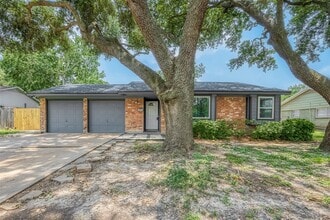 Building Photo - 10935 Gulfdale Dr