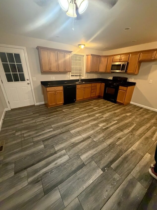 18-20 Pine Grove St - 18-20 Pine Grove St