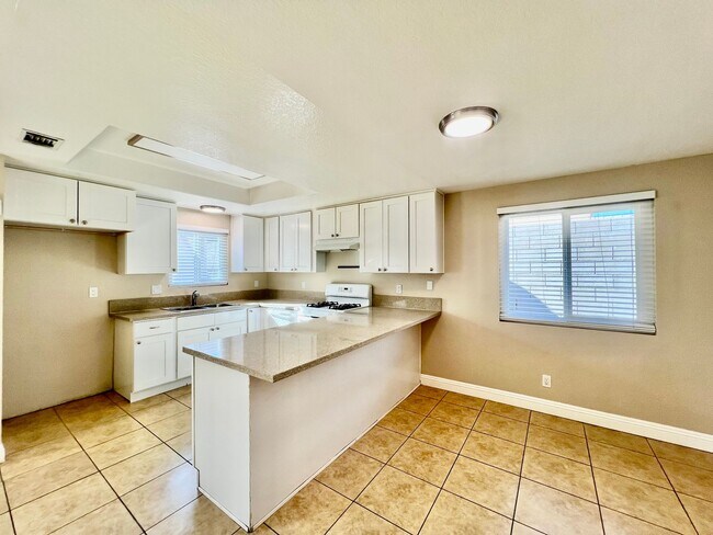 Building Photo - AVAILABLE NOW !!  3-bedroom 2 bath Duplex ...