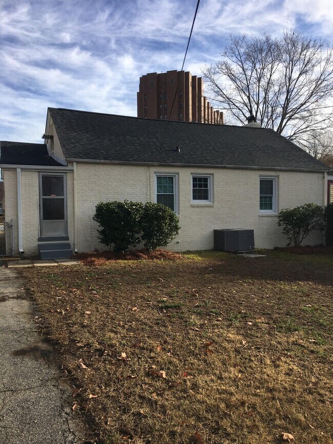 Foto del edificio - Greenville, 3BD/2.BA, 1400+/-SF