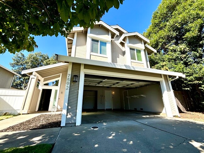 Photo - 7592 Deltawind Dr House