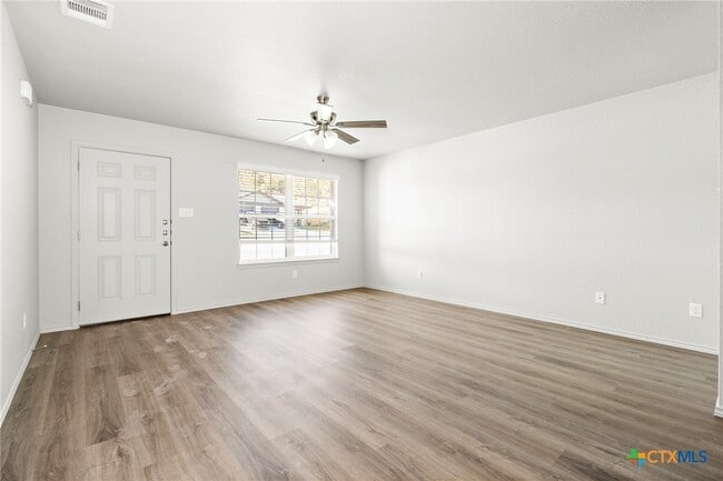 Building Photo - 103 Lost Trl