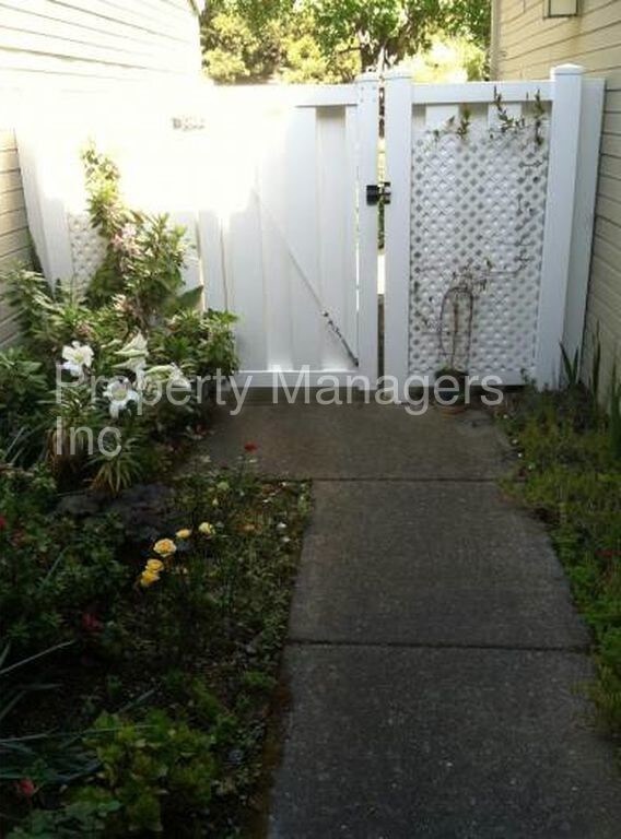 Building Photo - 3762 Northridge Dr