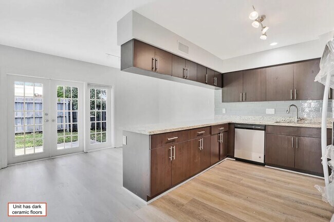 Foto del edificio - 2133 NE 56th Ct