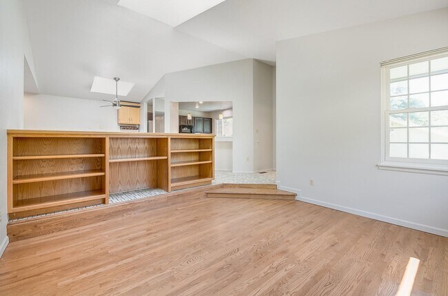 Building Photo - 807 Coronado Ave