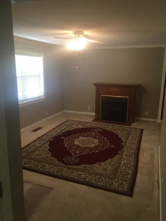 Livingroom - 1152 Sanders Rd