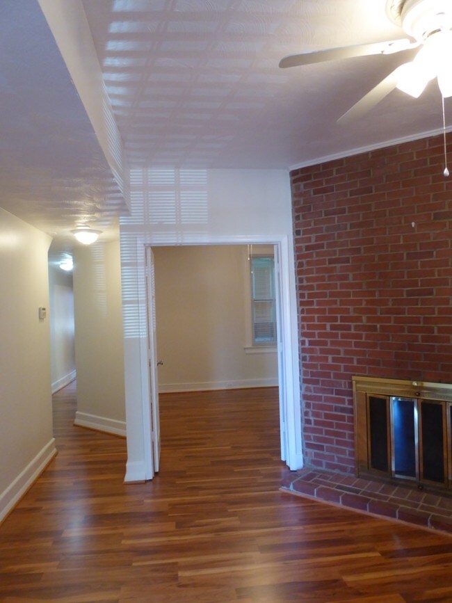 Foto del edificio - 527 9th St NE