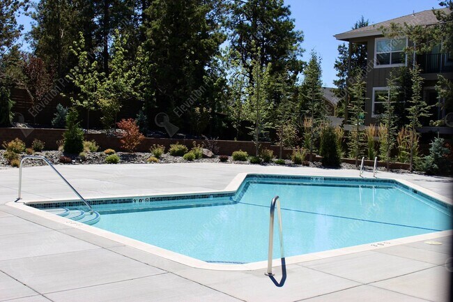 Foto del edificio - 4BR - 2.5 BA SE Bend home in great neighborhood with park and pool!