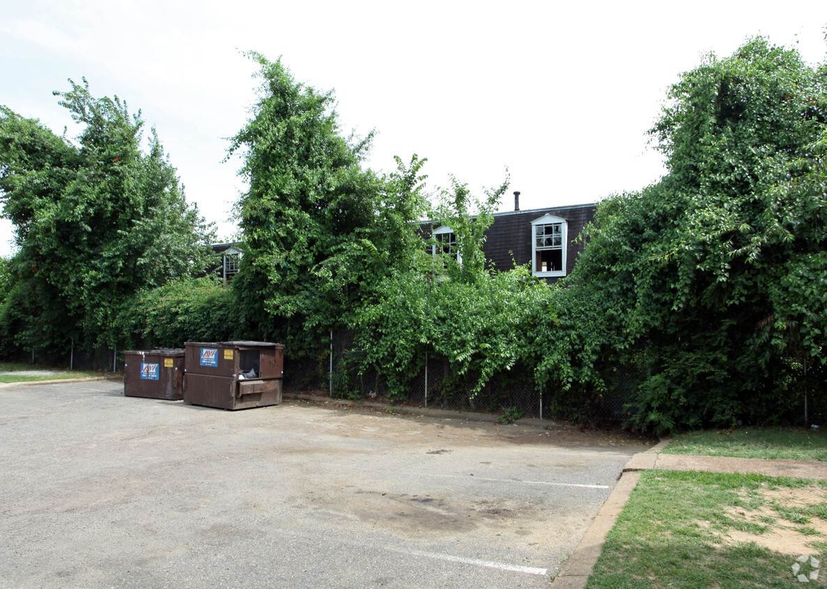 Building Photo - Kings Court Apartments