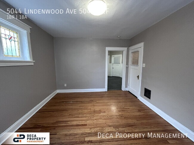 Foto del edificio - 5044 Lindenwood Ave