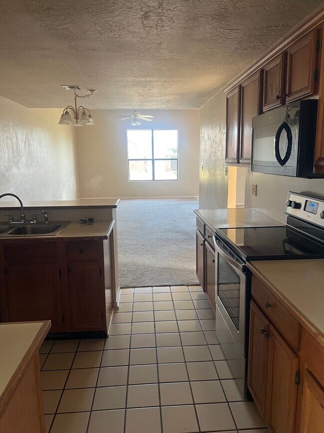 Building Photo - 4017 SW Sunflower Ln