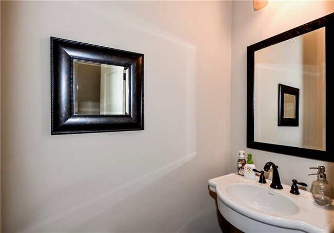 Building Photo - 4175 Mansion Way