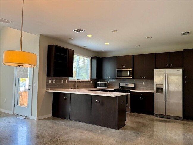 Foto del edificio - 301 W Stassney Ln