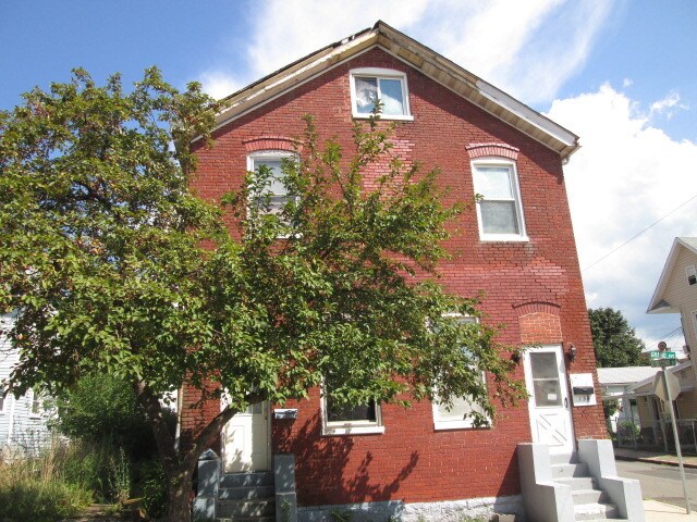 Building Photo - 132 Grand Ave