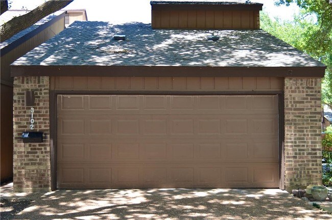 Building Photo - 3102 Pin Oak Ct