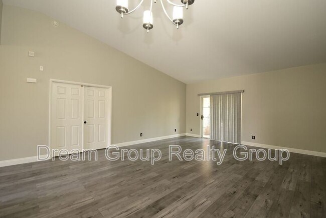Foto del edificio - 10524 Autumn Pine Ave