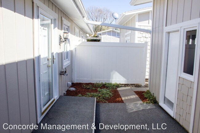 Building Photo - 2 br, 2 bath House - 7221 South Street, #19