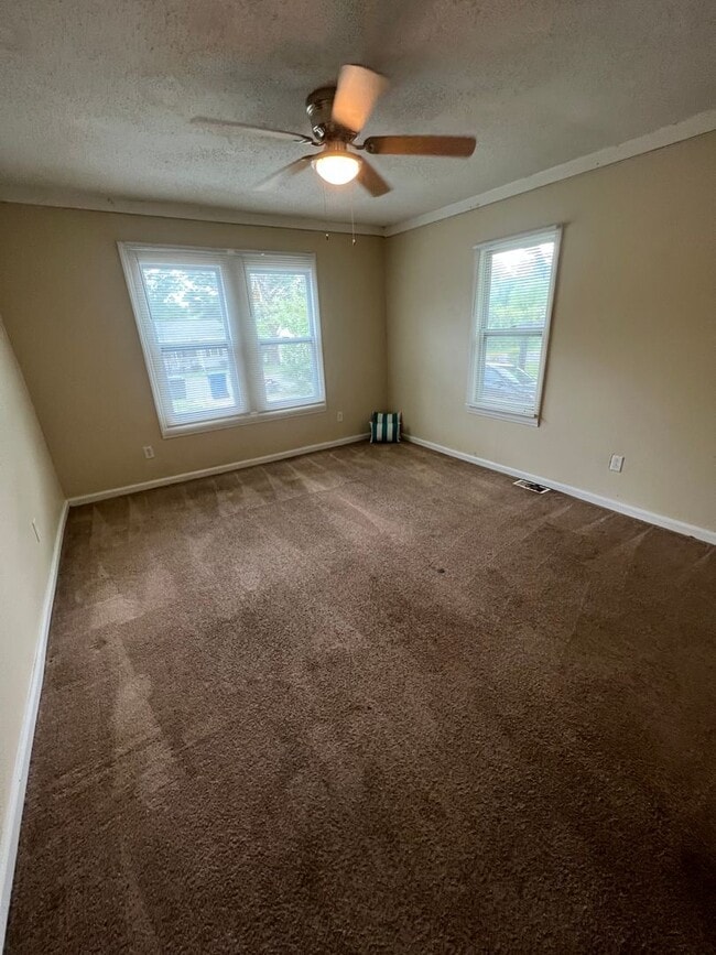 Building Photo - 2 Bed House! DEPOSIT-FREE Renting option t...