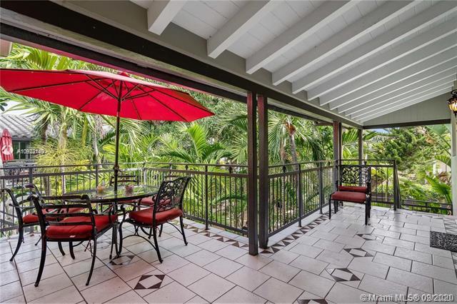 Foto del edificio - 8142 Byron Ave