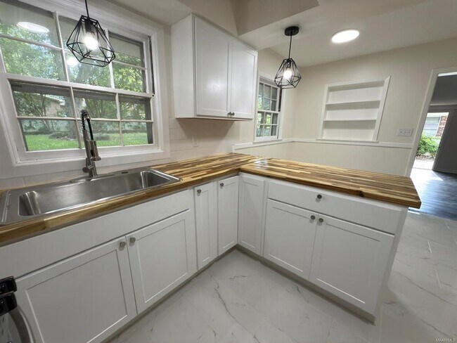 Foto del edificio - 1406 Beaumont Dr