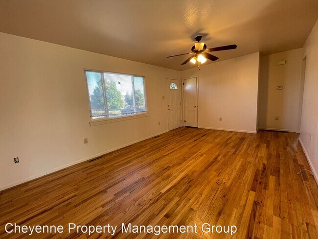 Building Photo - 3 br, 2 bath House - 1107 Crescent Dr