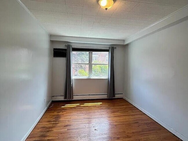 Foto del edificio - 2422 Wilson Ave