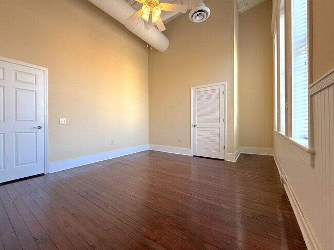 Building Photo - 484 1st St