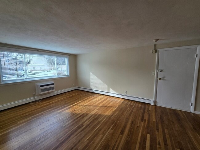 Building Photo - 194 Lincoln St