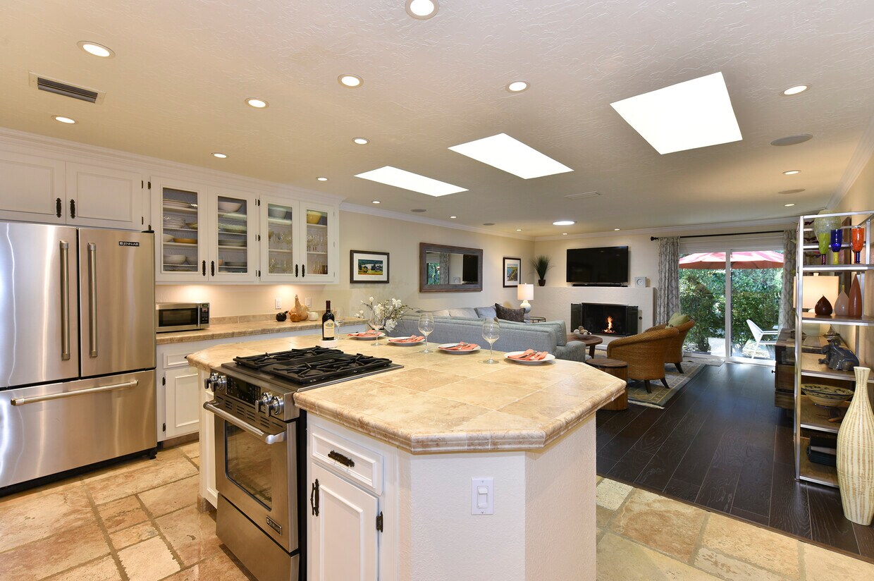 Kitchen / Great Room - 222 Vista Ct